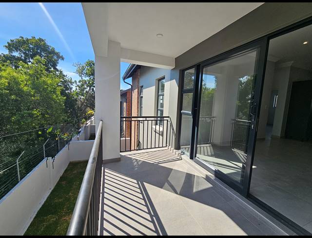 3 BEDROOM APARTMENT FOR SALE IN BRYANSTON